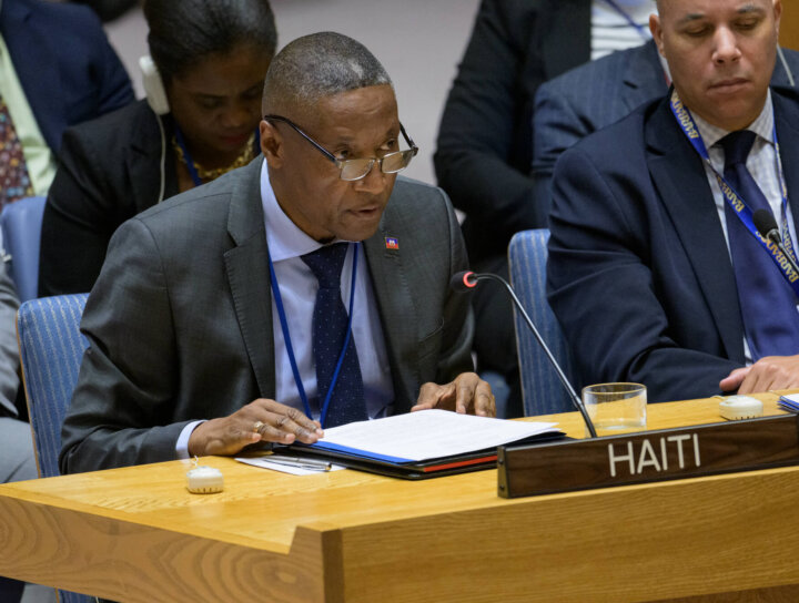 Fritzner Gaspard, Représentant permanent adjoint d’Haïti auprès des Nations Unies, s’adresse à la réunion du Conseil de sécurité sur la question d’Haïti